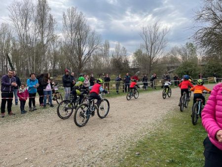 Más de 180 ciclistas entre todas las categorías se han reunido este sábado 19 de marzo en Corbins (Segrià) por la disputa de la prueba inaugural del calendario del Open Lleida BTT-Lafuente Ambulàncies . 