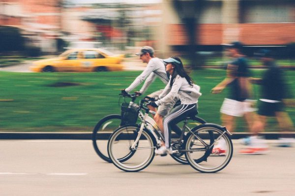 Según un estudio si nos desplazamos en bici ganamos salud, dinero y tiempo