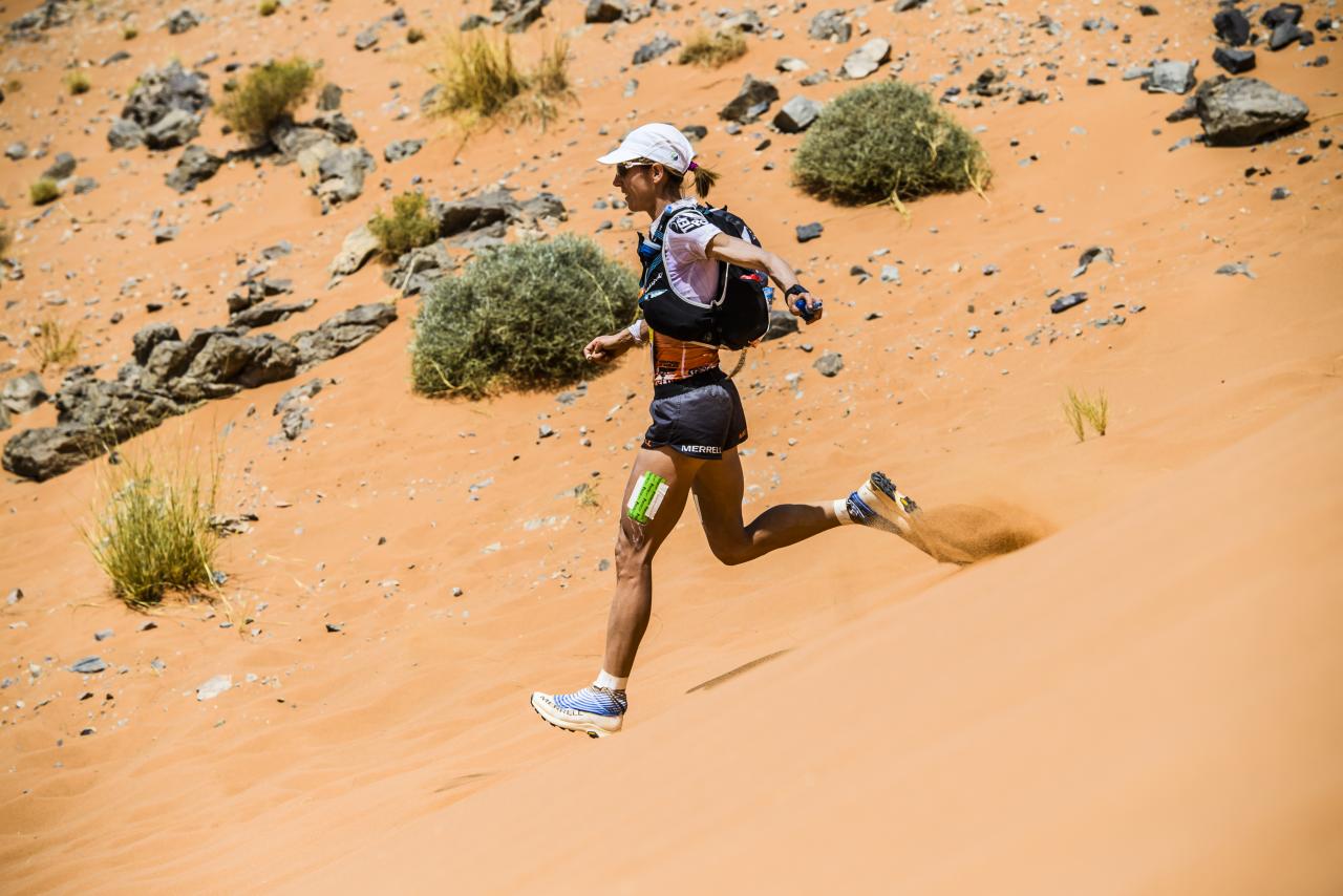 Mohamed El Morabity y Maryline Nakache vencen la Marathon des Sables 2023