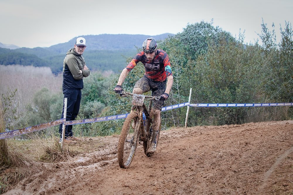 Jolanda Neff y Lars Forster vencen una dura carrera en Banyoles