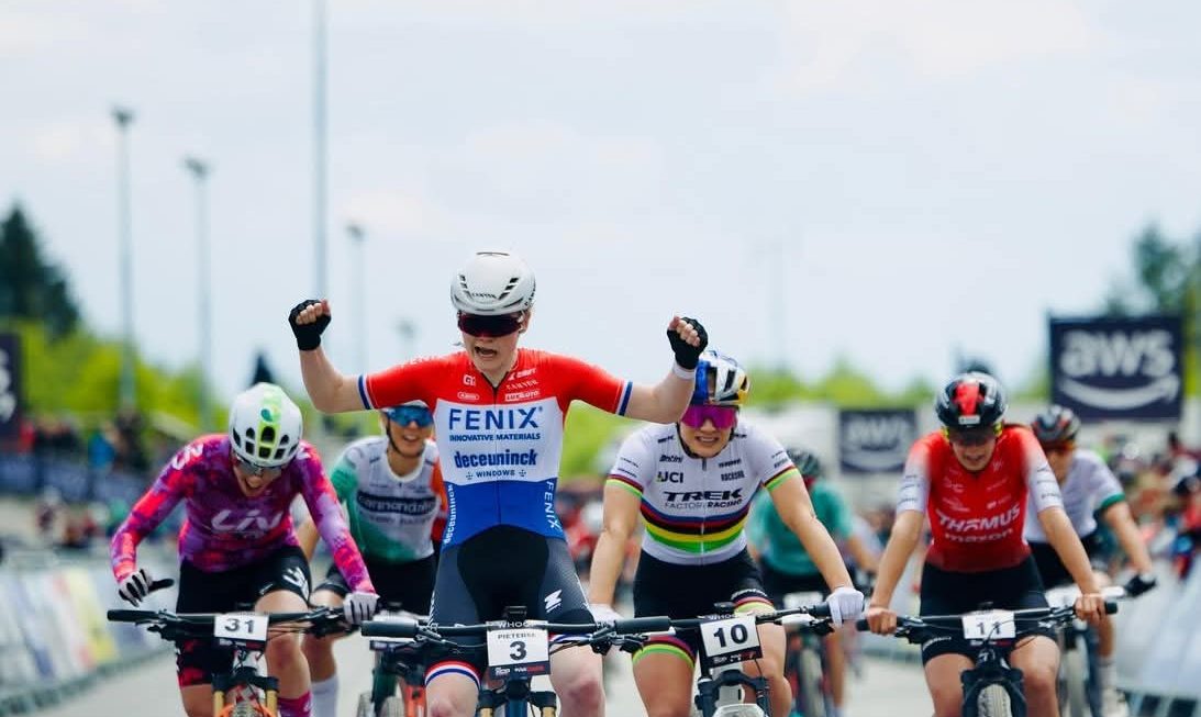 Puck Pieterse llega y gana mientras Blevins logra una remontada épica en el Short Track de Nove Mesto